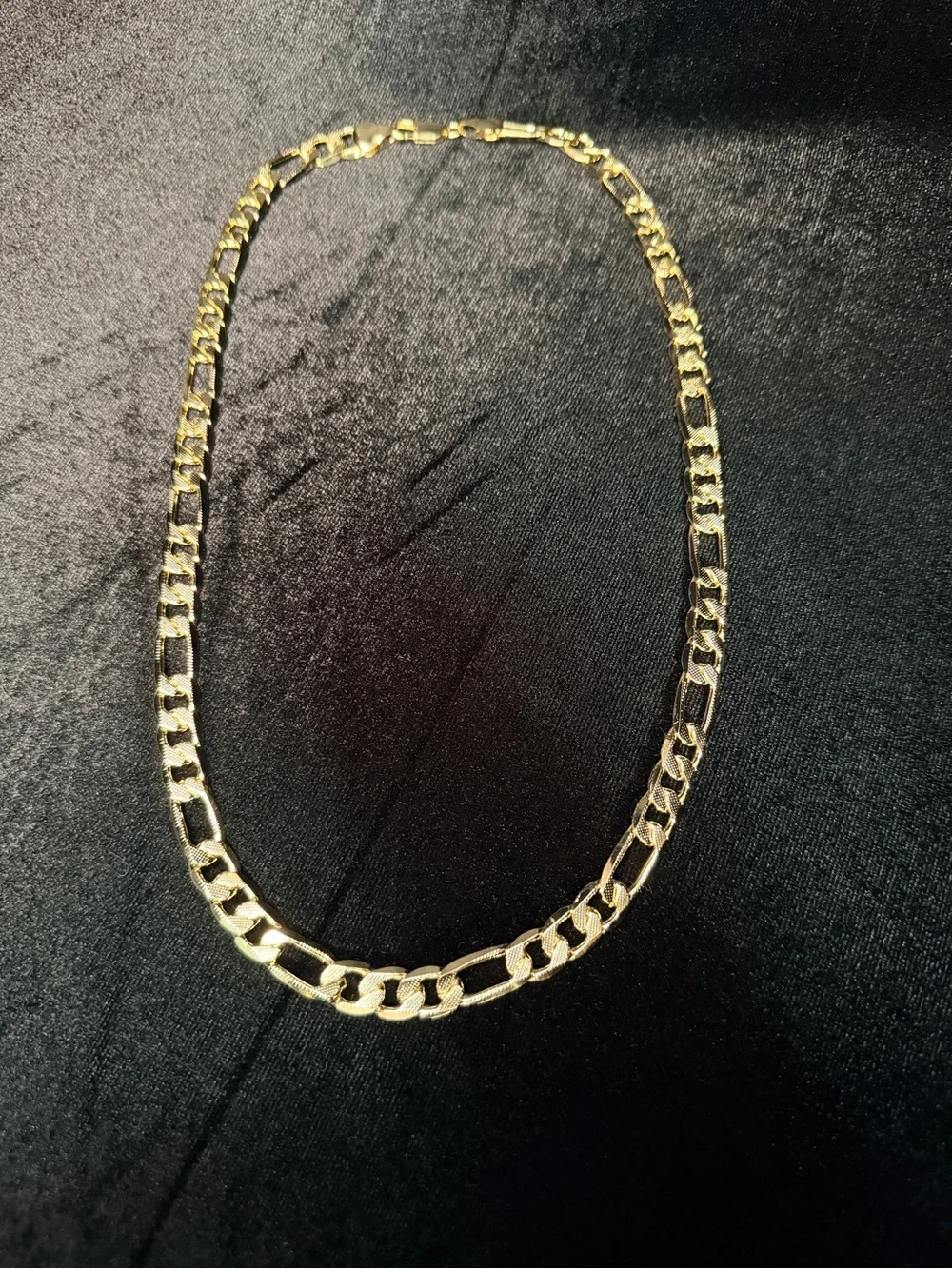 Figaro Diamond Cut 24in 9.5MM Necklace. Heavy piece. Shine Bright. Brand new